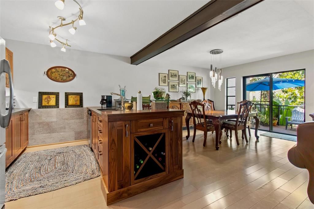 Active With Contract: $529,999 (2 beds, 2 baths, 1728 Square Feet)