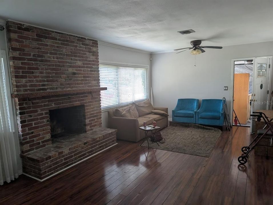 Active With Contract: $230,000 (2 beds, 2 baths, 1205 Square Feet)