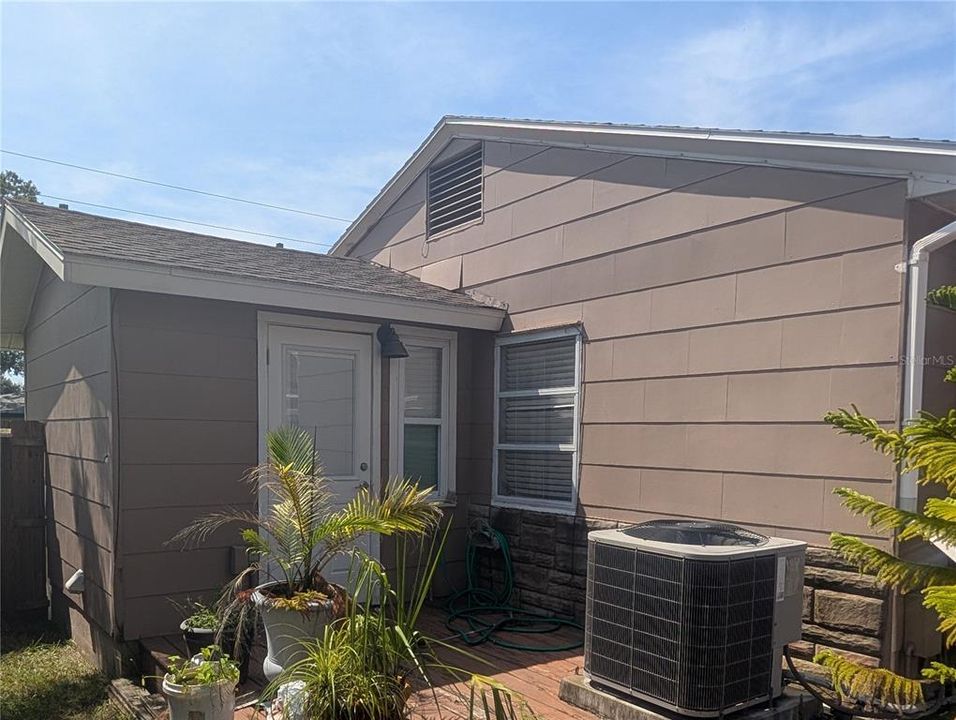 Active With Contract: $230,000 (2 beds, 2 baths, 1205 Square Feet)