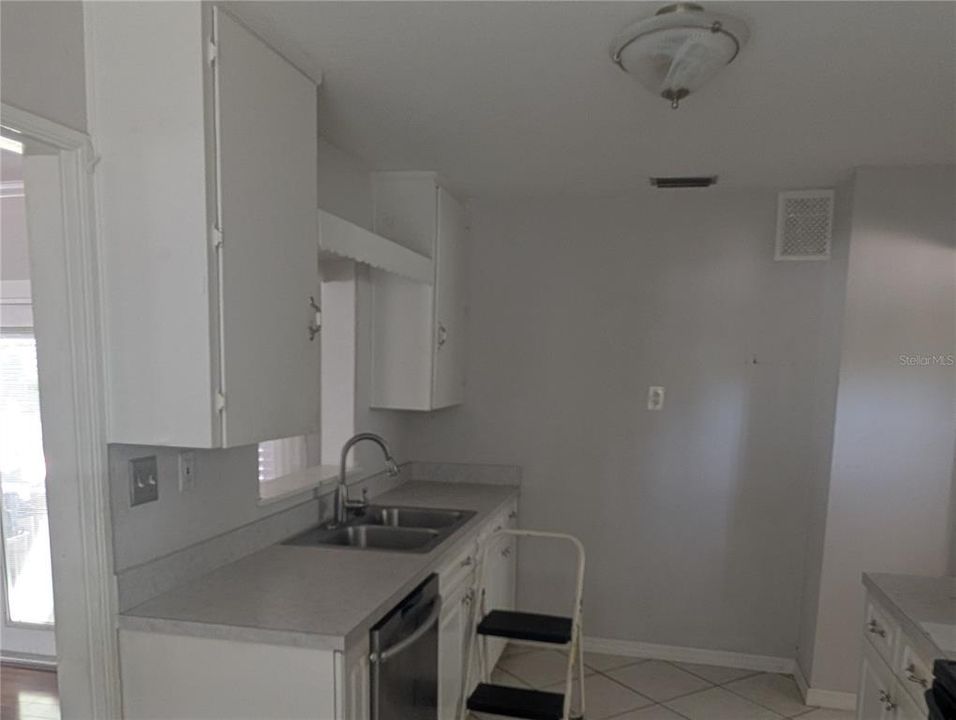 Active With Contract: $230,000 (2 beds, 2 baths, 1205 Square Feet)