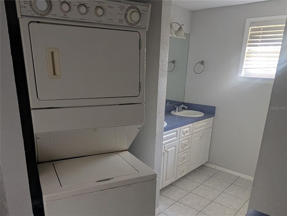 Active With Contract: $230,000 (2 beds, 2 baths, 1205 Square Feet)