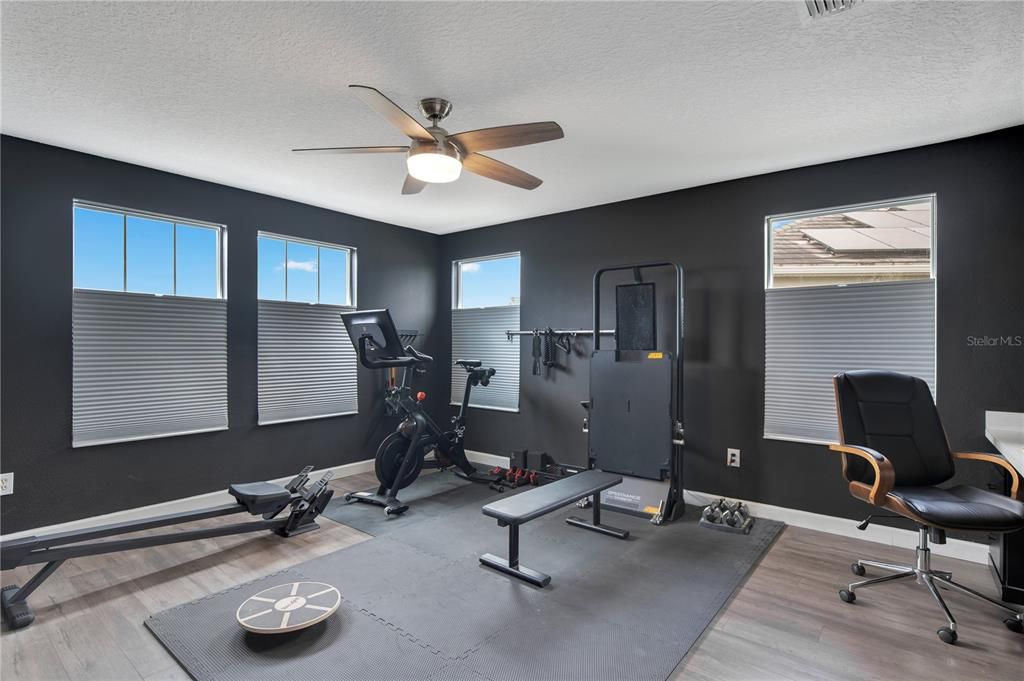 合同活跃: $779,000 (5 贝兹, 3 浴室, 3956 平方英尺)