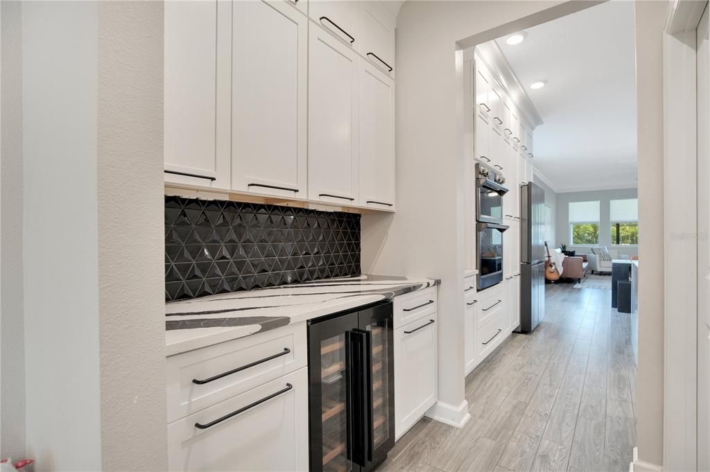 合同活跃: $779,000 (5 贝兹, 3 浴室, 3956 平方英尺)