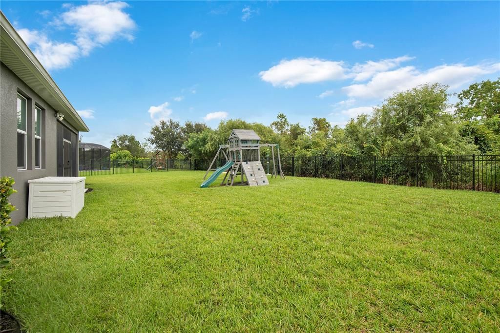 合同活跃: $779,000 (5 贝兹, 3 浴室, 3956 平方英尺)