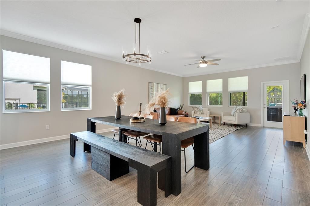 合同活跃: $779,000 (5 贝兹, 3 浴室, 3956 平方英尺)