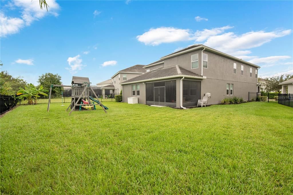 合同活跃: $779,000 (5 贝兹, 3 浴室, 3956 平方英尺)