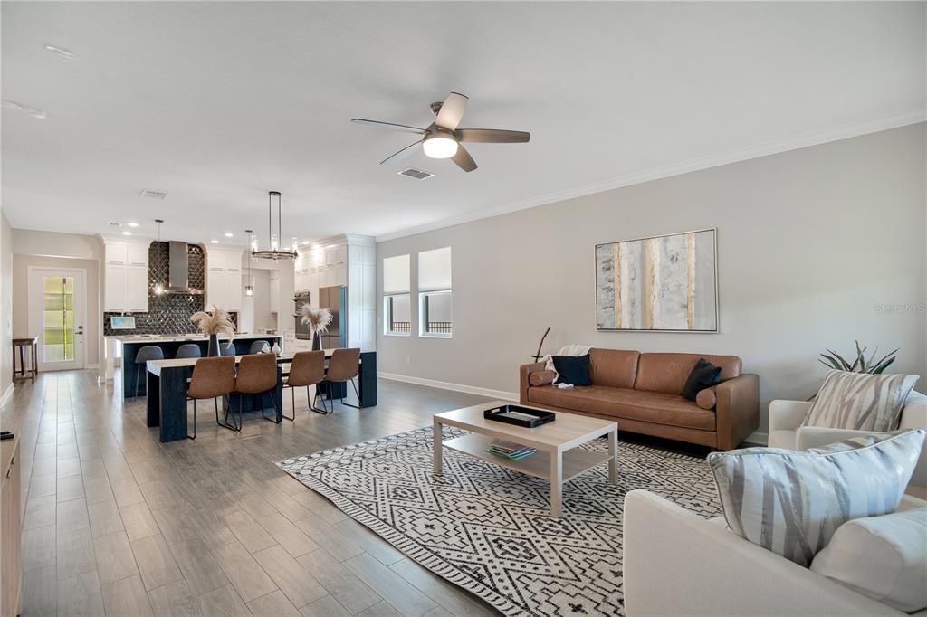 合同活跃: $779,000 (5 贝兹, 3 浴室, 3956 平方英尺)