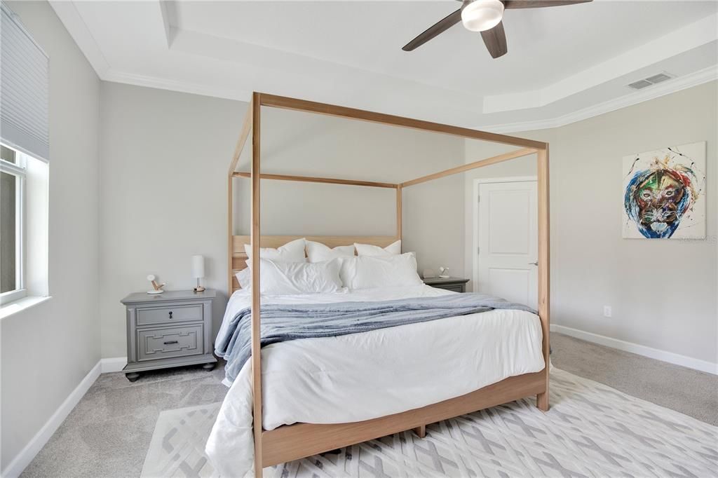 合同活跃: $779,000 (5 贝兹, 3 浴室, 3956 平方英尺)