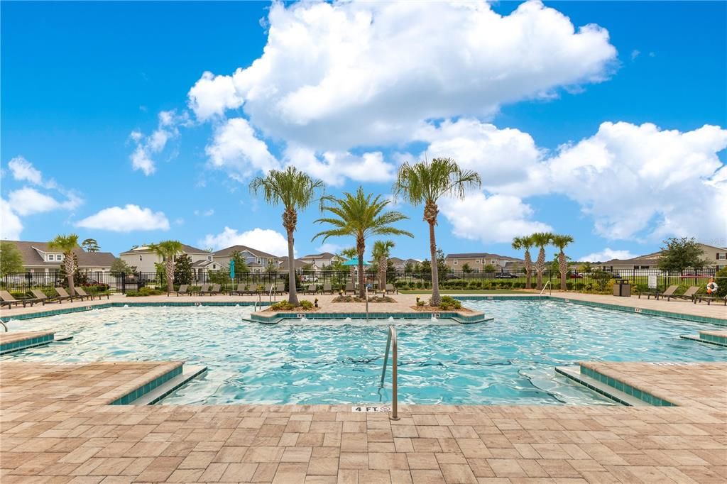 合同活跃: $779,000 (5 贝兹, 3 浴室, 3956 平方英尺)