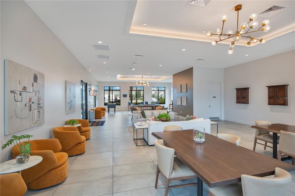 合同活跃: $779,000 (5 贝兹, 3 浴室, 3956 平方英尺)