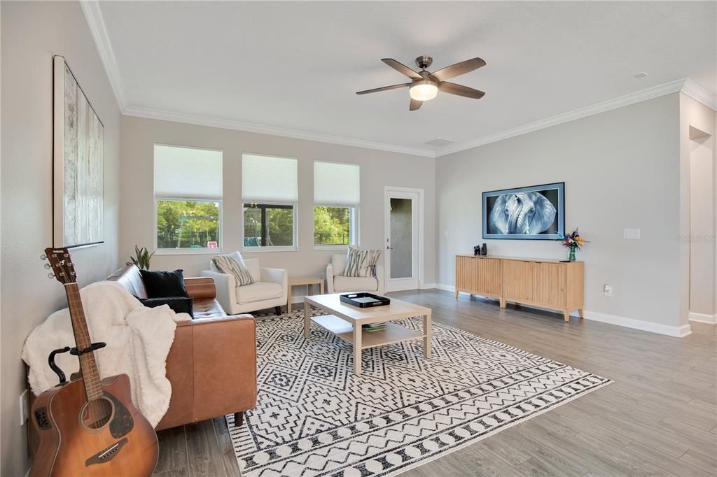 合同活跃: $779,000 (5 贝兹, 3 浴室, 3956 平方英尺)