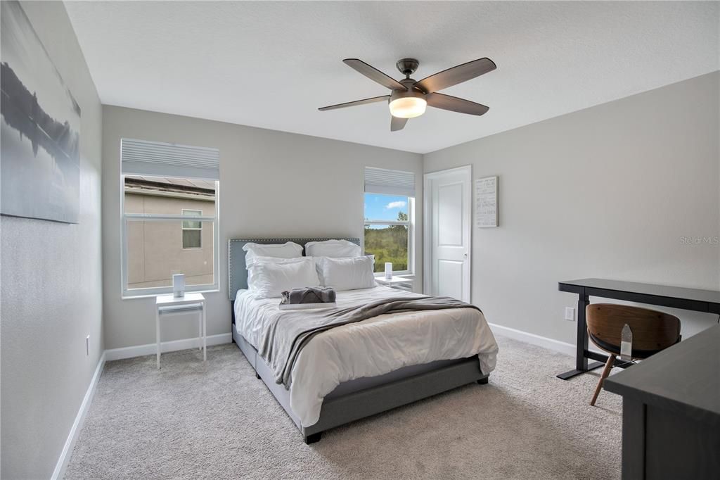 合同活跃: $779,000 (5 贝兹, 3 浴室, 3956 平方英尺)