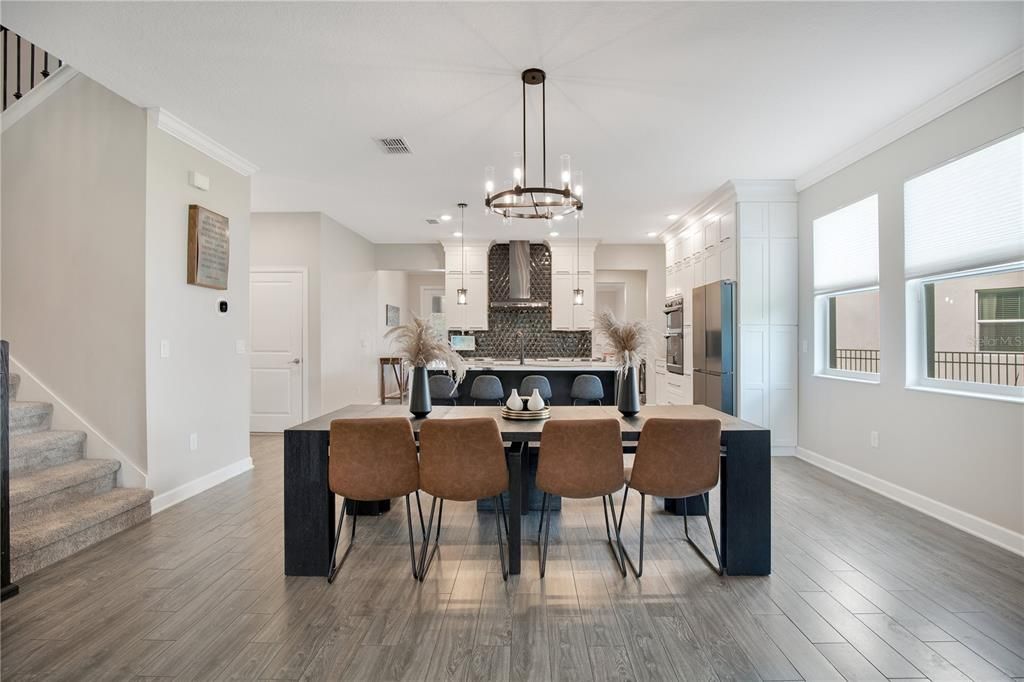 合同活跃: $779,000 (5 贝兹, 3 浴室, 3956 平方英尺)