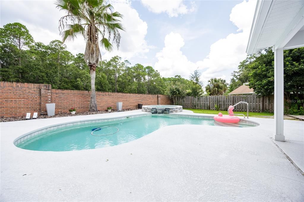 合同活跃: $349,900 (3 贝兹, 2 浴室, 1492 平方英尺)