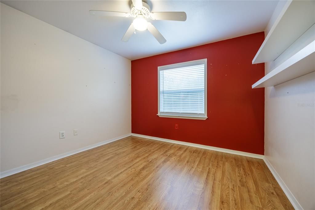 合同活跃: $349,900 (3 贝兹, 2 浴室, 1492 平方英尺)