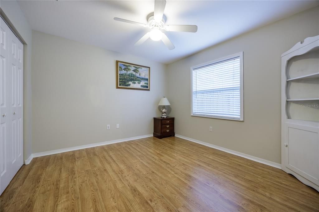 合同活跃: $349,900 (3 贝兹, 2 浴室, 1492 平方英尺)