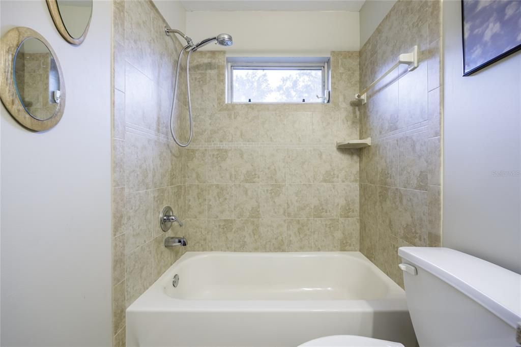 合同活跃: $349,900 (3 贝兹, 2 浴室, 1492 平方英尺)