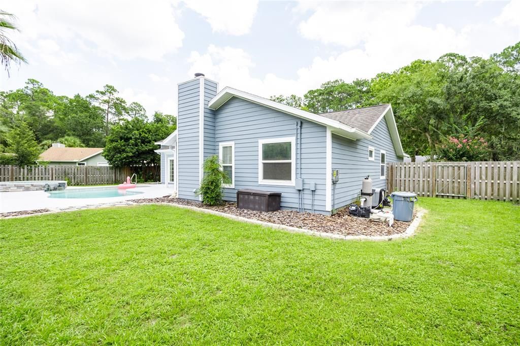 合同活跃: $349,900 (3 贝兹, 2 浴室, 1492 平方英尺)