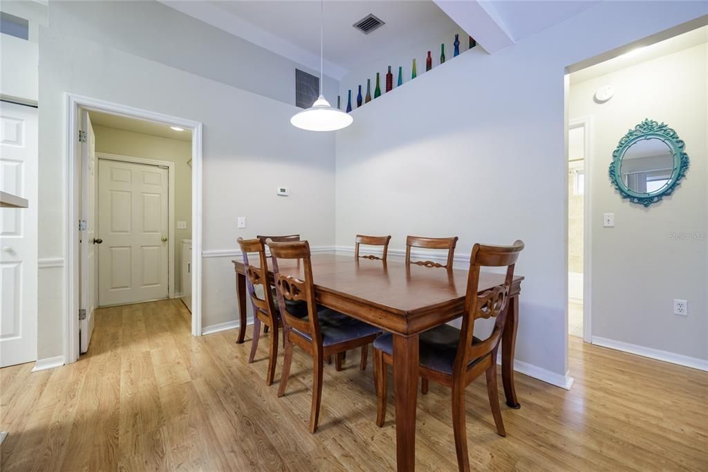 合同活跃: $349,900 (3 贝兹, 2 浴室, 1492 平方英尺)