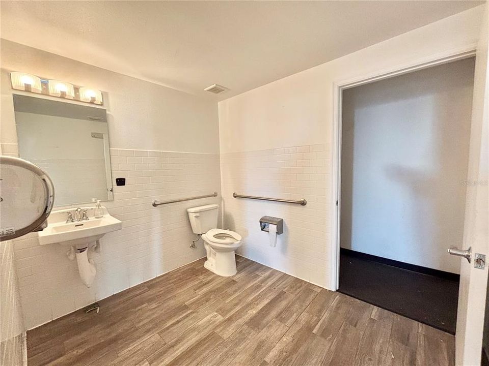 待售: $104,500 (0 贝兹, 0 浴室, 4193 平方英尺)