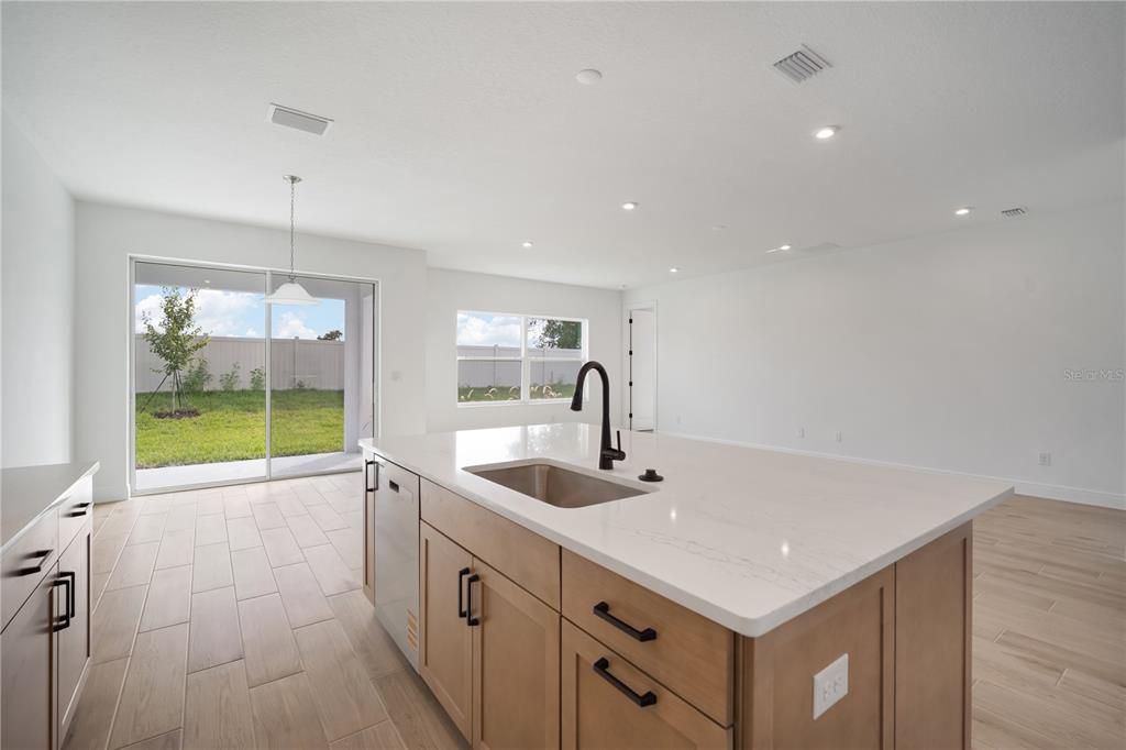 待售: $499,850 (3 贝兹, 3 浴室, 2046 平方英尺)