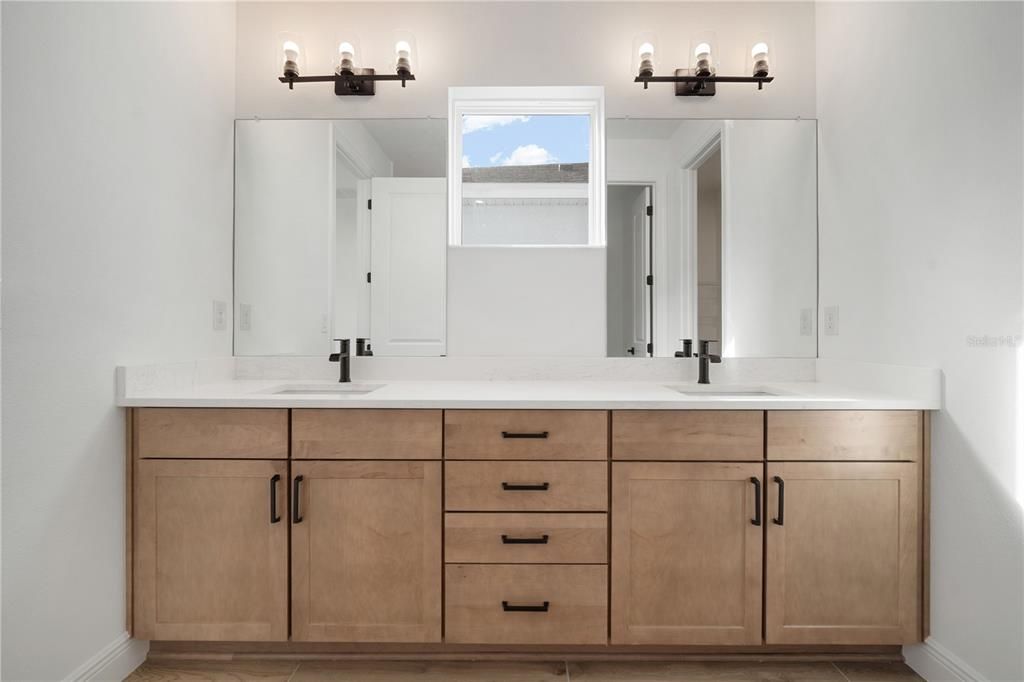 待售: $499,850 (3 贝兹, 3 浴室, 2046 平方英尺)