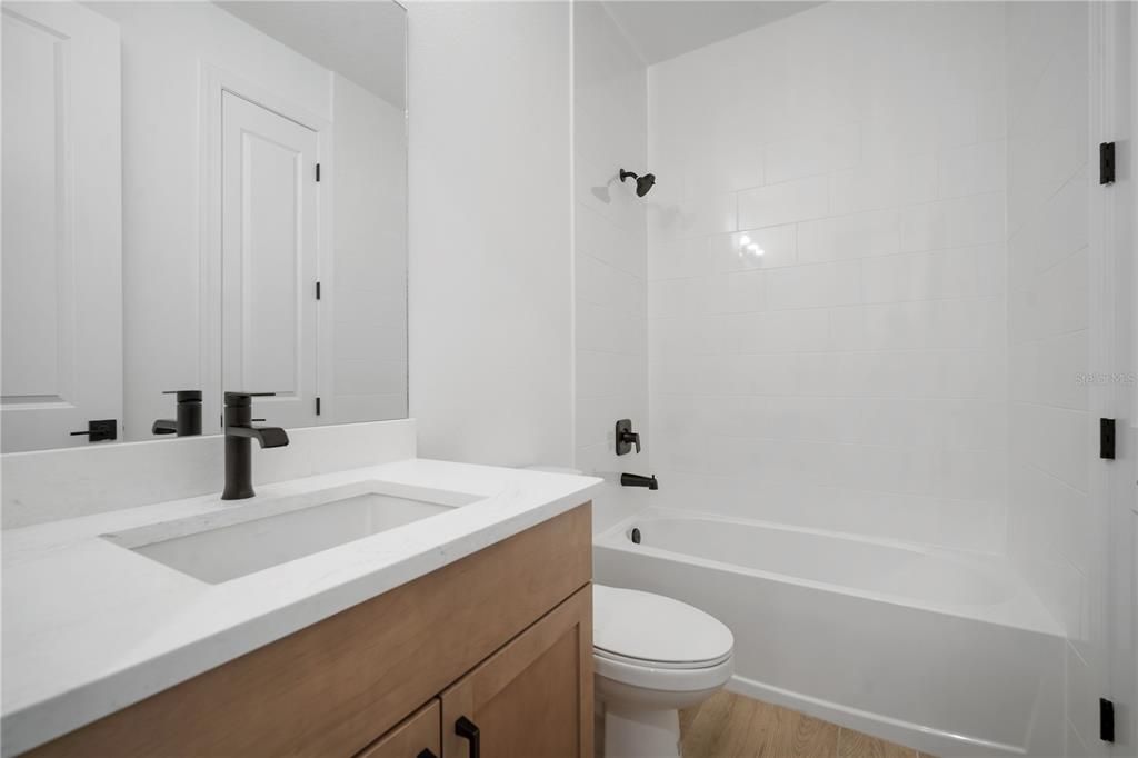 待售: $499,850 (3 贝兹, 3 浴室, 2046 平方英尺)