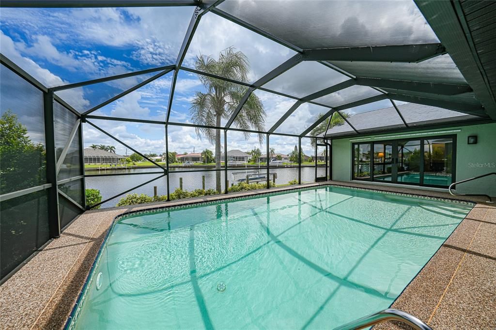 合同活跃: $599,000 (3 贝兹, 2 浴室, 2085 平方英尺)