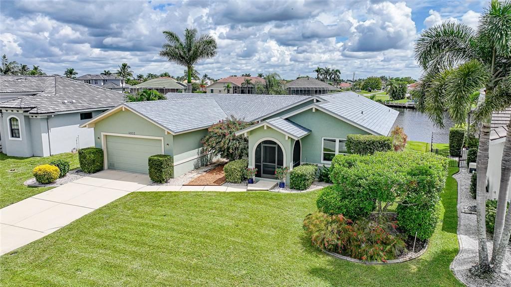 合同活跃: $599,000 (3 贝兹, 2 浴室, 2085 平方英尺)