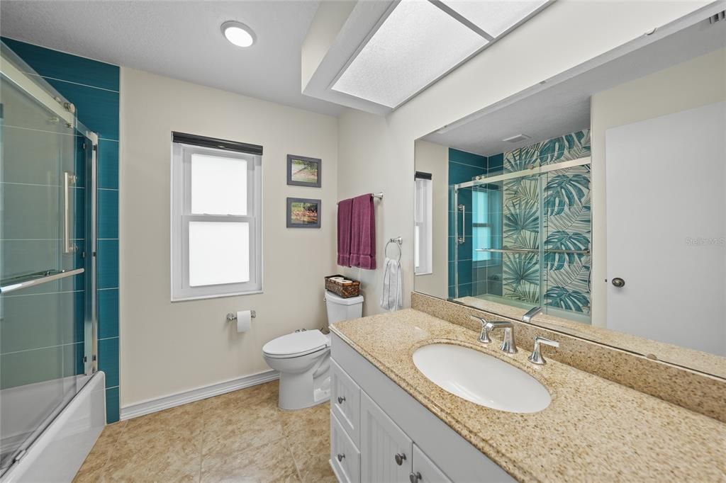 合同活跃: $599,000 (3 贝兹, 2 浴室, 2085 平方英尺)