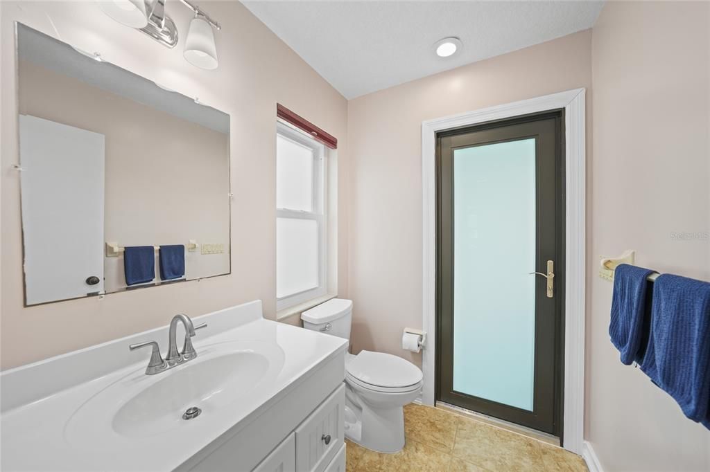 合同活跃: $599,000 (3 贝兹, 2 浴室, 2085 平方英尺)