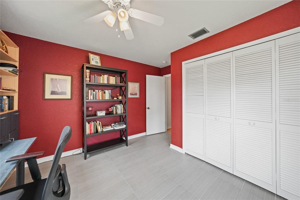 合同活跃: $599,000 (3 贝兹, 2 浴室, 2085 平方英尺)