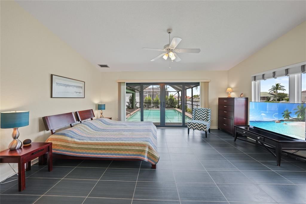 合同活跃: $599,000 (3 贝兹, 2 浴室, 2085 平方英尺)