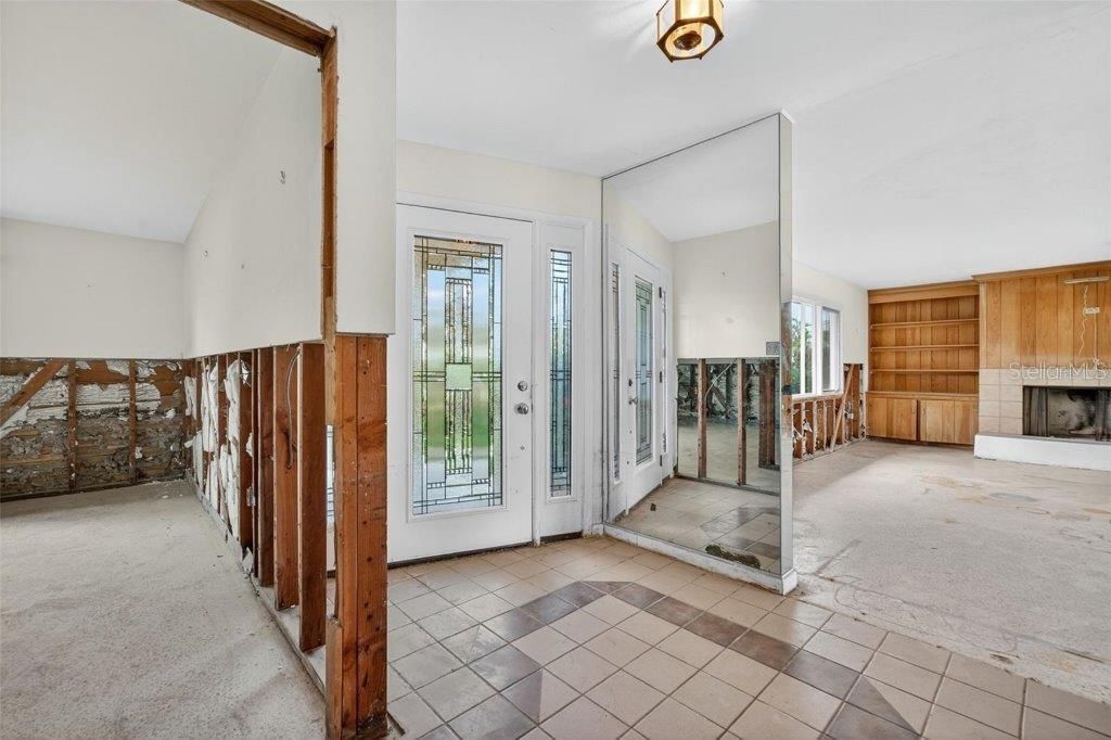 En Venta: $2,390,000 (0.38 acres)