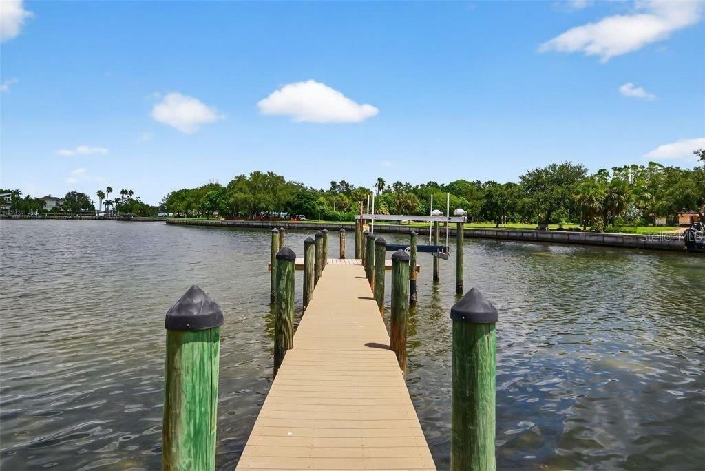 En Venta: $2,390,000 (0.38 acres)