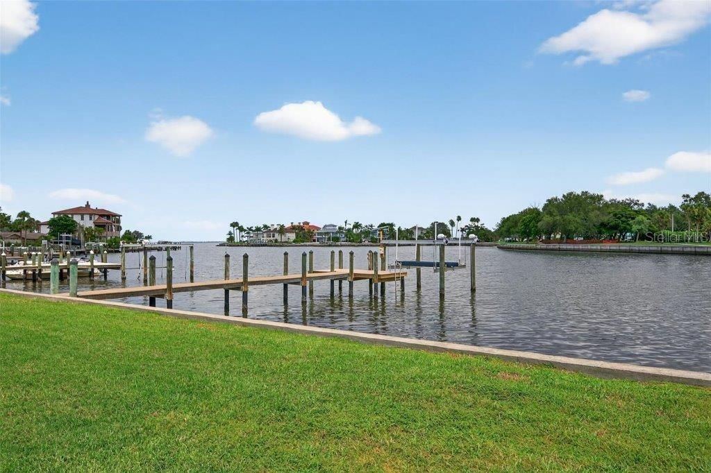 En Venta: $2,390,000 (0.38 acres)