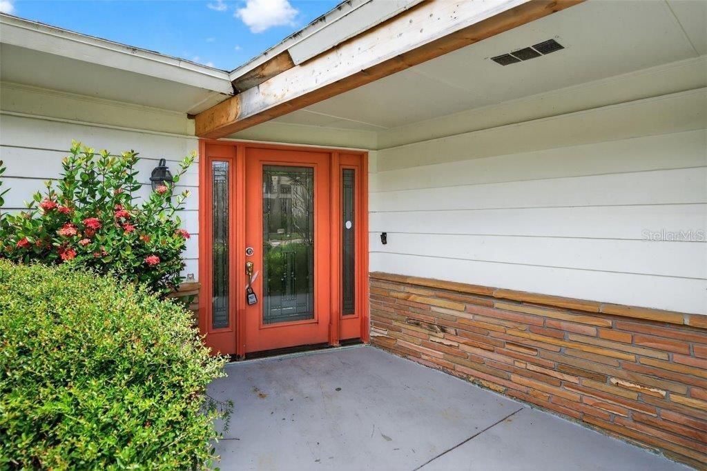 En Venta: $2,390,000 (0.38 acres)