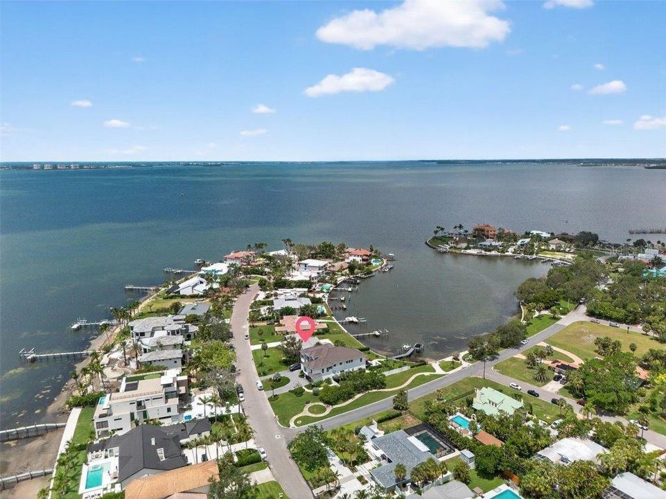 En Venta: $2,390,000 (0.38 acres)