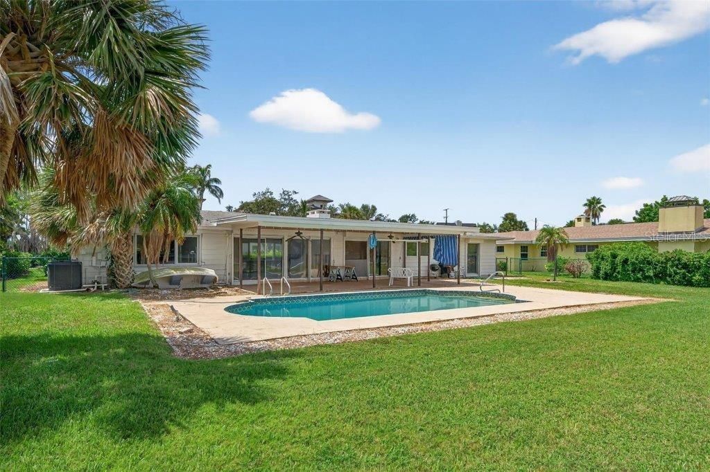 En Venta: $2,390,000 (0.38 acres)