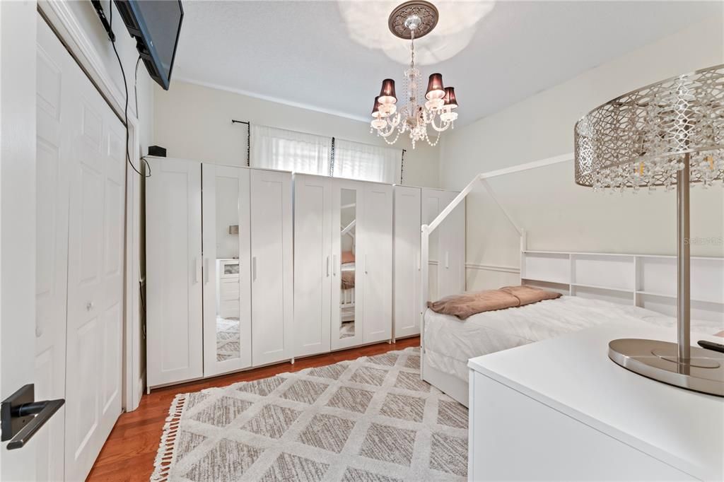 For Sale: $695,000 (6 beds, 4 baths, 3060 Square Feet)