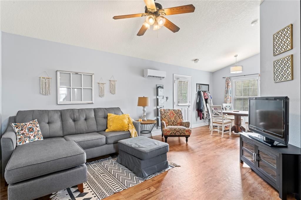 For Sale: $695,000 (6 beds, 4 baths, 3060 Square Feet)