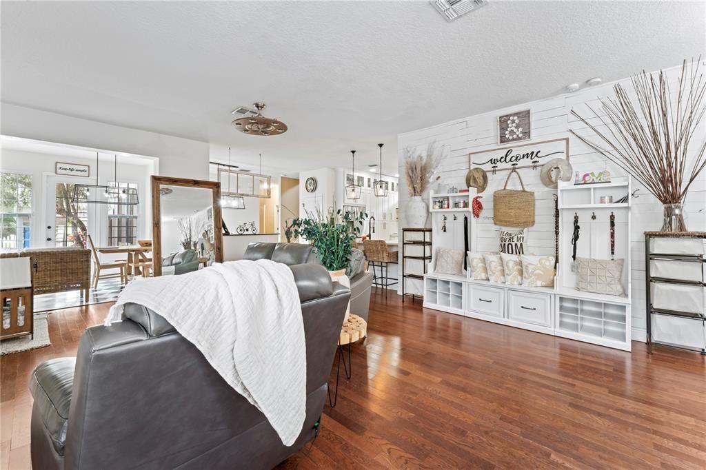 For Sale: $695,000 (6 beds, 4 baths, 3060 Square Feet)