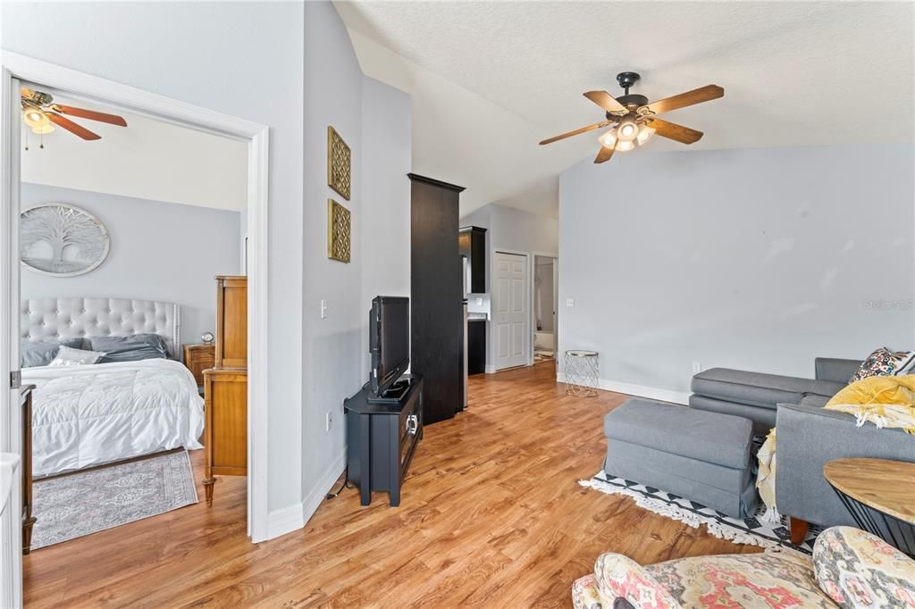 For Sale: $695,000 (6 beds, 4 baths, 3060 Square Feet)