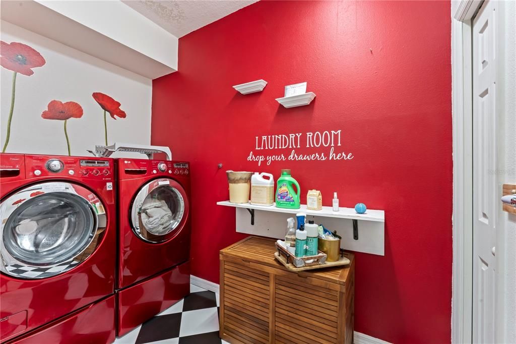 For Sale: $695,000 (6 beds, 4 baths, 3060 Square Feet)