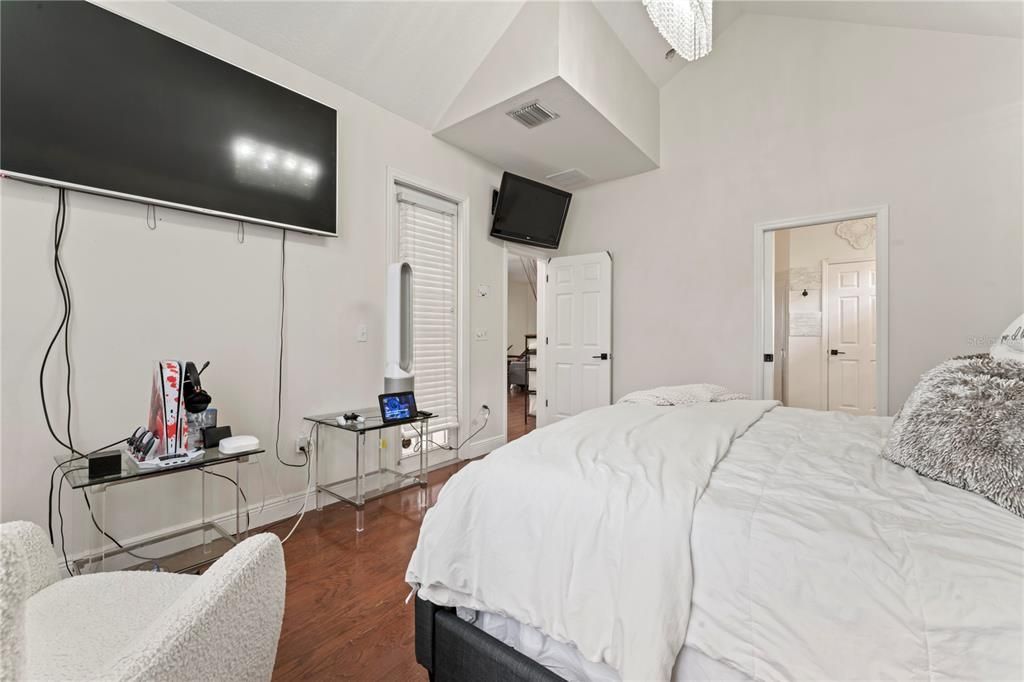 For Sale: $695,000 (6 beds, 4 baths, 3060 Square Feet)