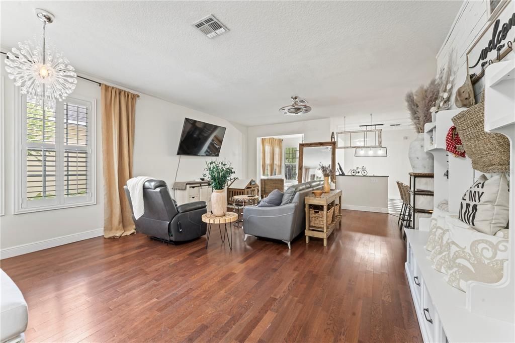 For Sale: $695,000 (6 beds, 4 baths, 3060 Square Feet)