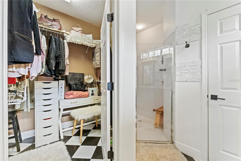 For Sale: $695,000 (6 beds, 4 baths, 3060 Square Feet)