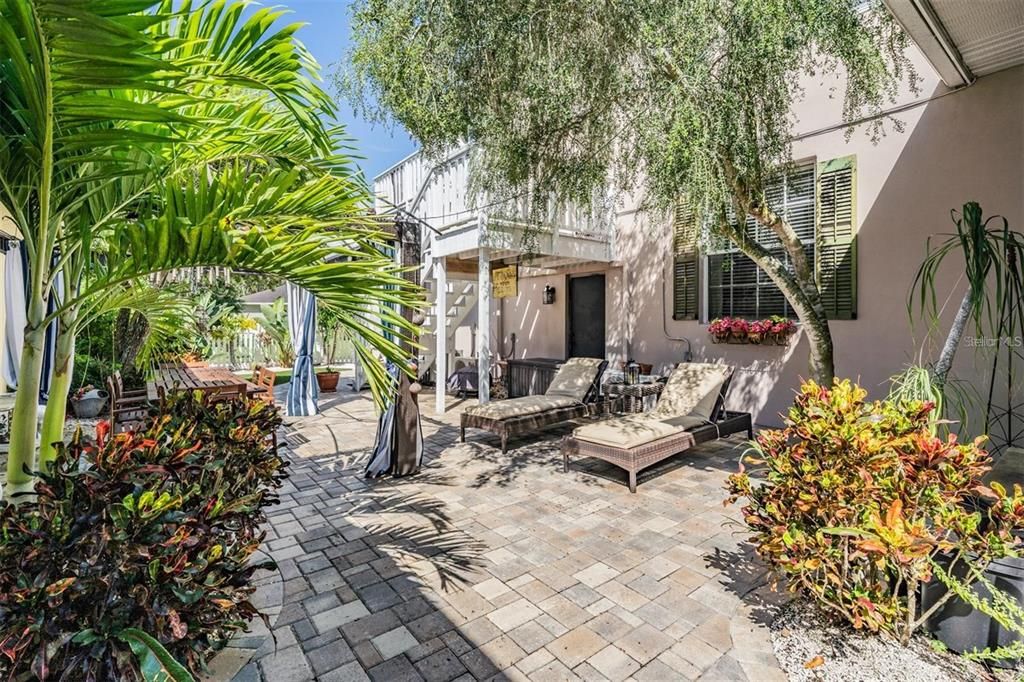 For Sale: $695,000 (6 beds, 4 baths, 3060 Square Feet)