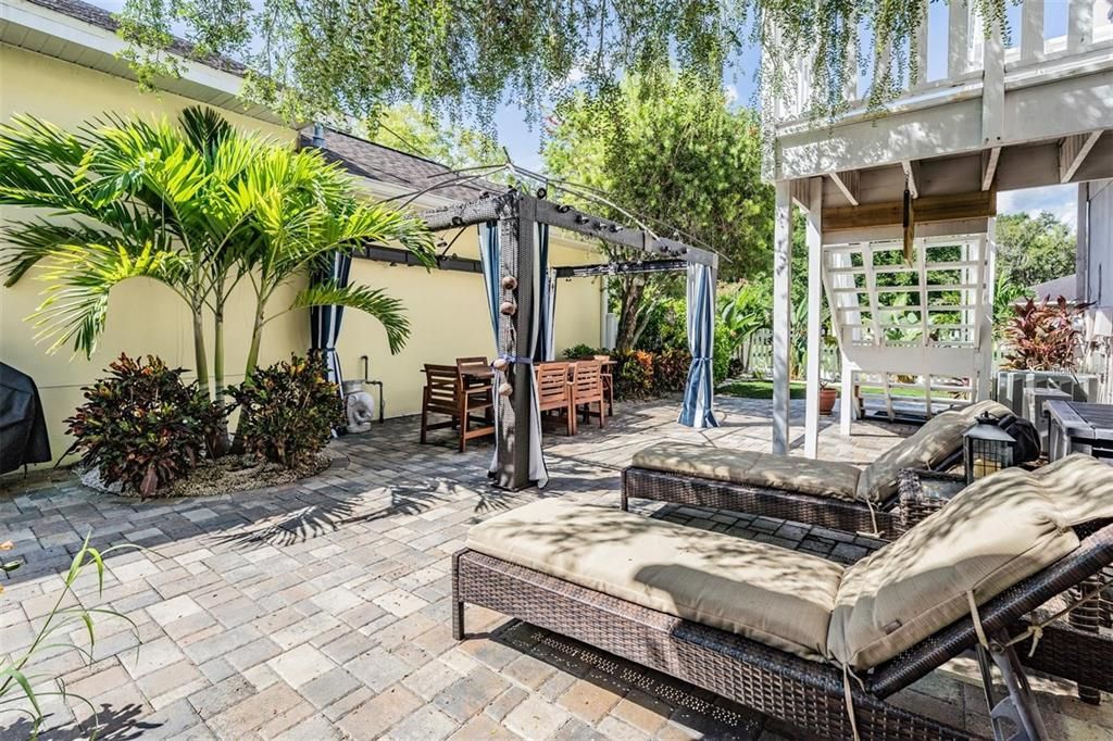 For Sale: $695,000 (6 beds, 4 baths, 3060 Square Feet)