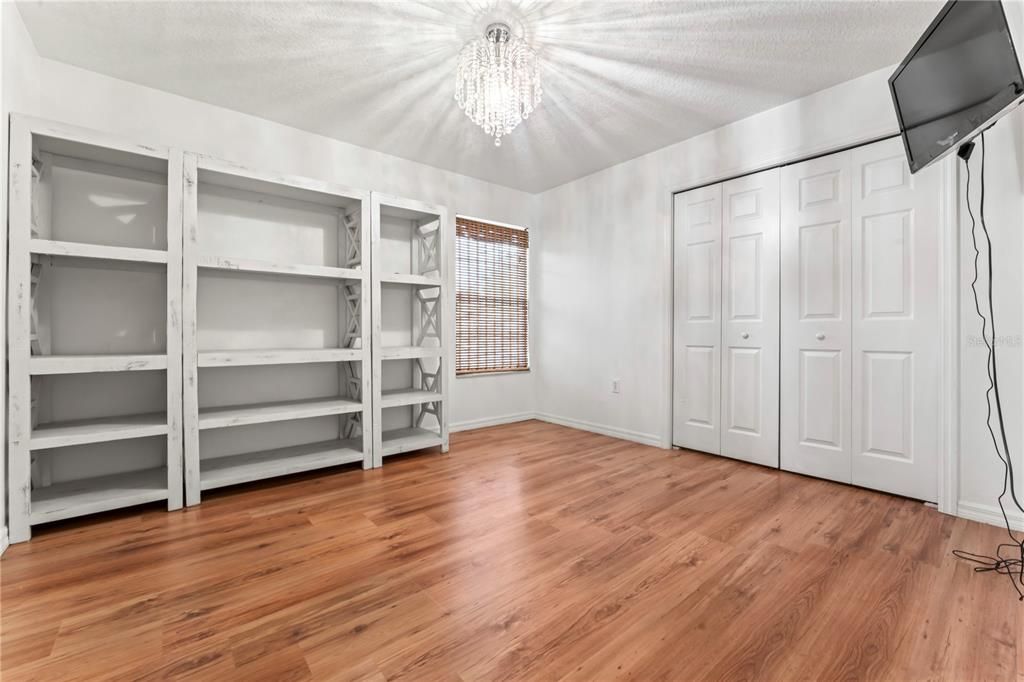 For Sale: $695,000 (6 beds, 4 baths, 3060 Square Feet)